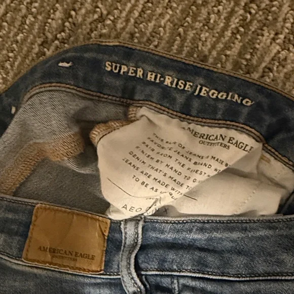 American Eagle Outfitters Super High Rise Jeggings - Distressed Jeans - Picture 2 of 5